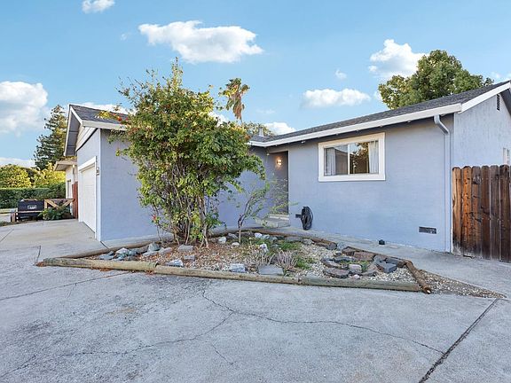 4th image of 2964 N Francisco Way