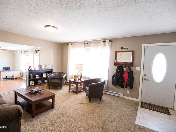 3rd image of 401 Holmes Dr