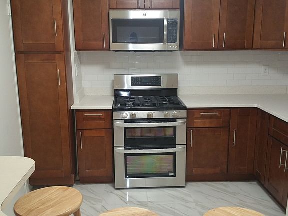 4th image of 3042 70th St Fl 3