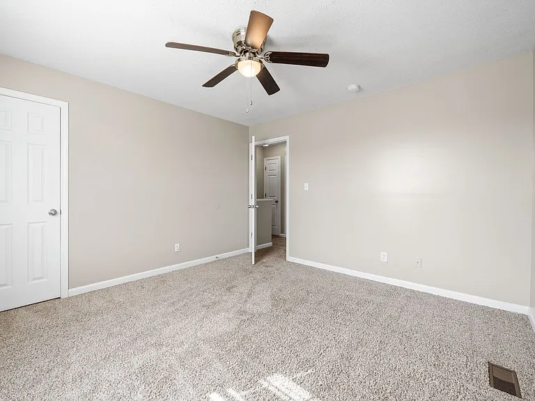 Peabody Dr - 375 — Photo 19