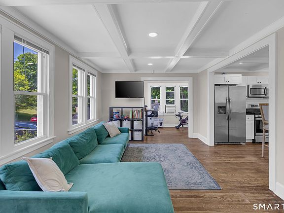 5th image of 24 Pleasant Avenue