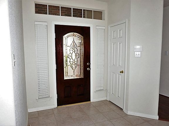 2nd image of 10515 Knoll Bend Ln