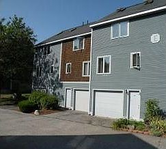 2nd image of 339 Blucher St