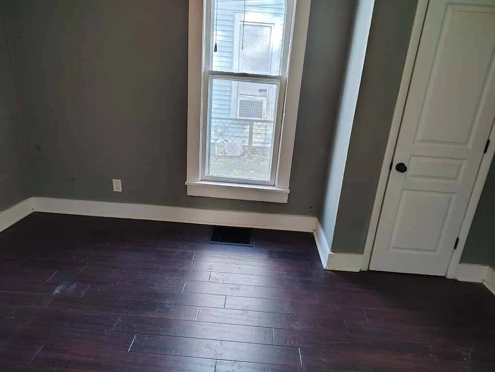 1025 W 11th St — Photo 2