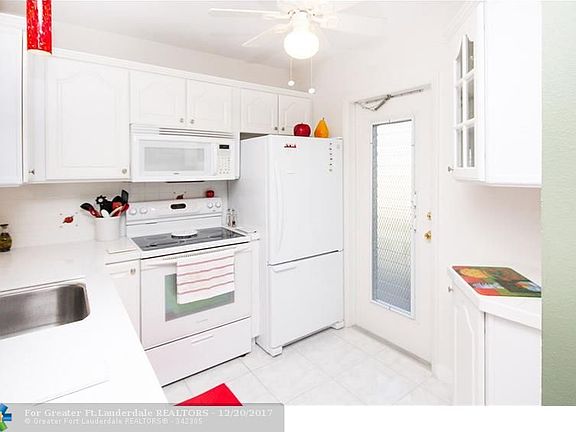 4th image of 4700 NW 35th St APT 513