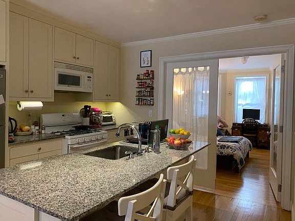 3rd image of 899 Union St #A