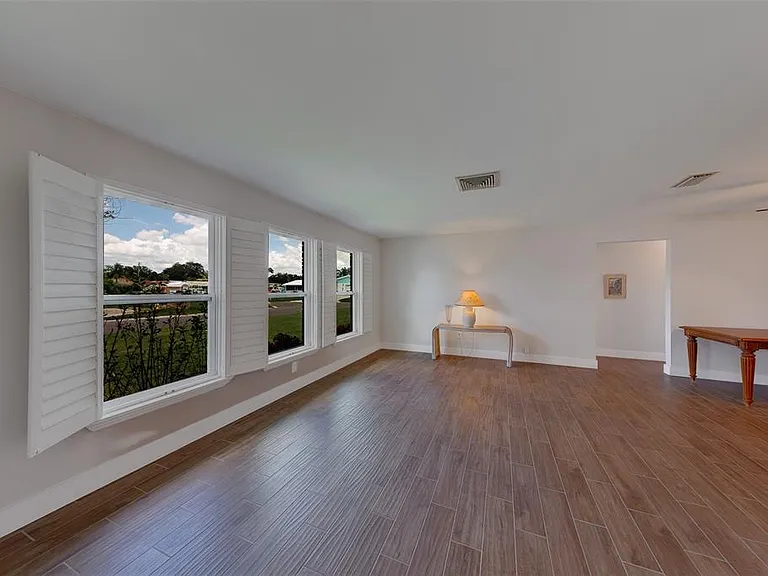 11602 Grove St — Photo 7