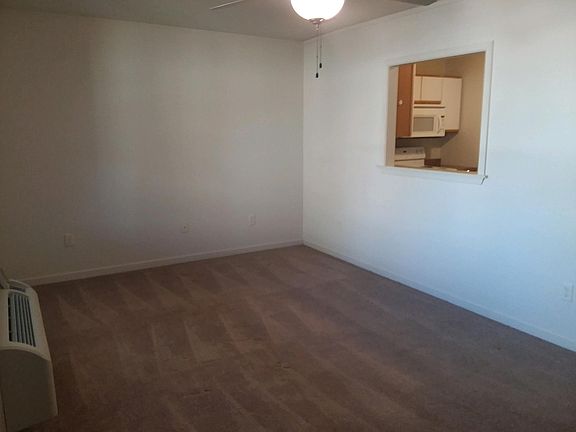 3rd image of 1062 Oakdale Ct #202