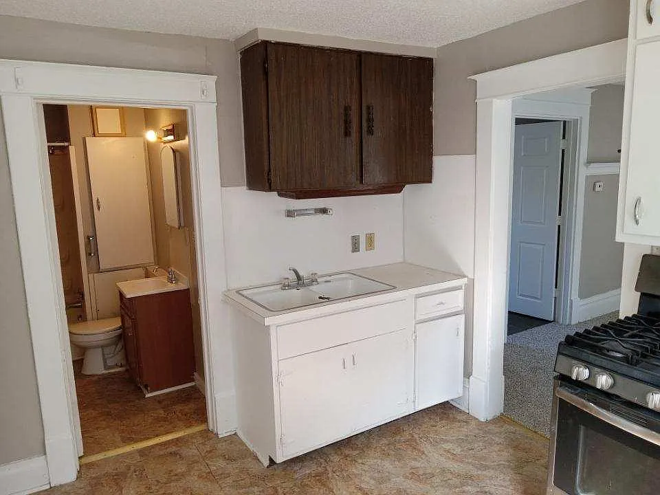 851 Oakland Rd NE - Upper — Photo 2