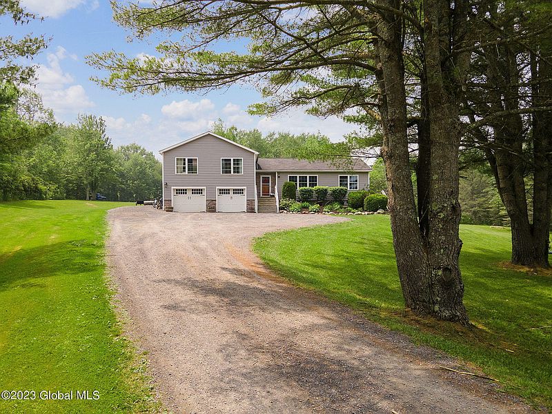 4th image of 630 Esperance Road