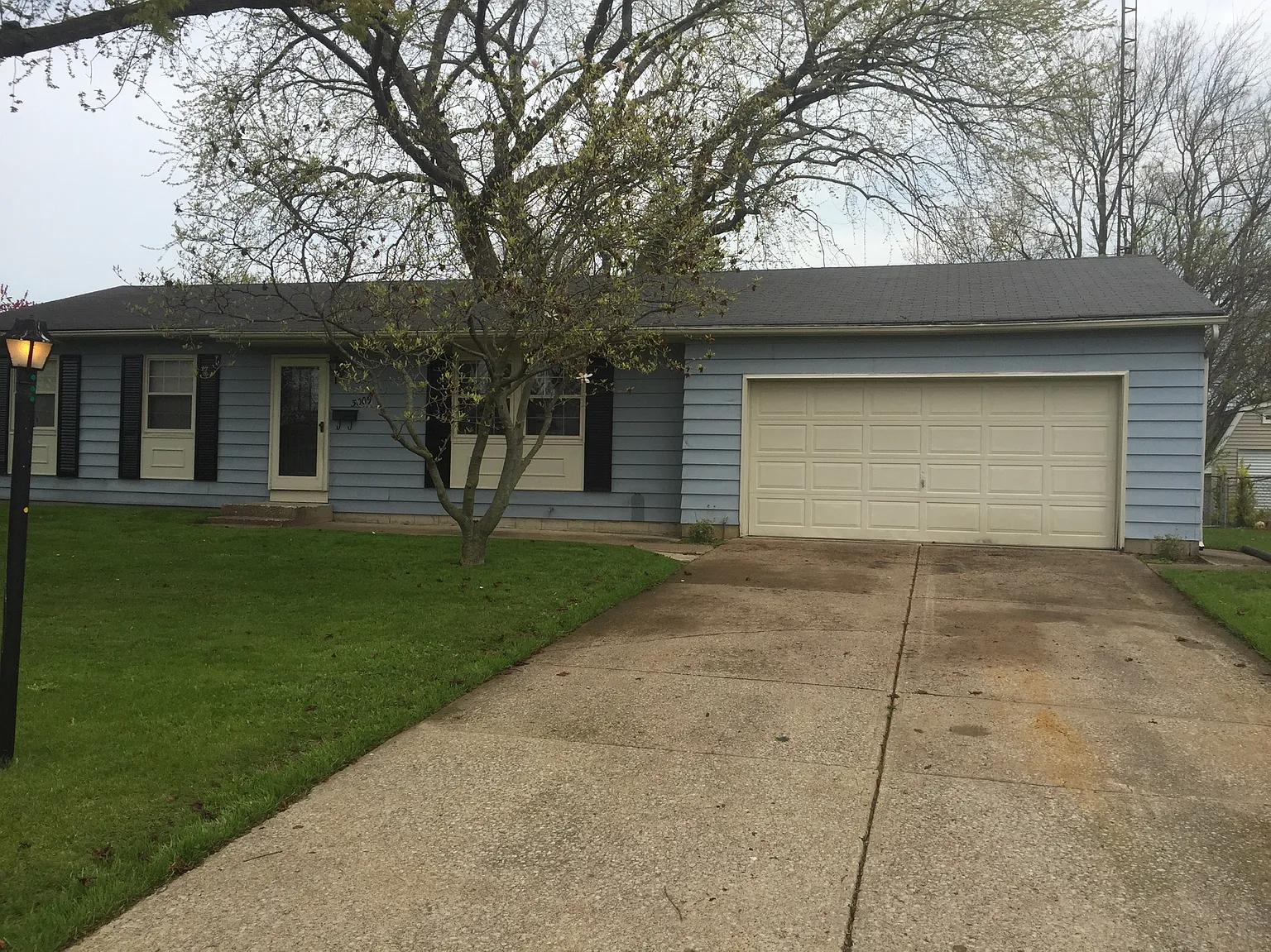 3009 Hinde Ave photo 1