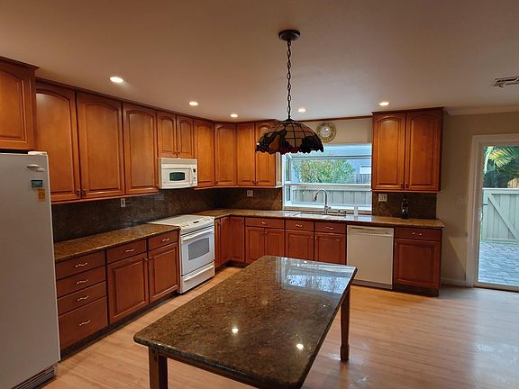 Open-concept Kitchen with access to Patio