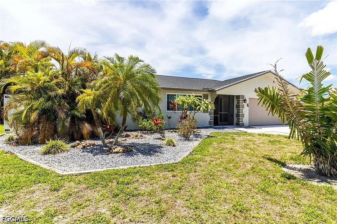 3 bed, 2.0 bath, 1360 sqft, $3,000 — Photo 2