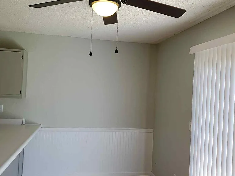 1605 W 8th St #B — Photo 24