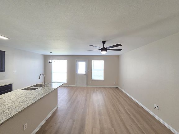 4th image of 2317 Bloomfield Dr
