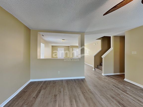 5th image of 990 Brookhaven Dr