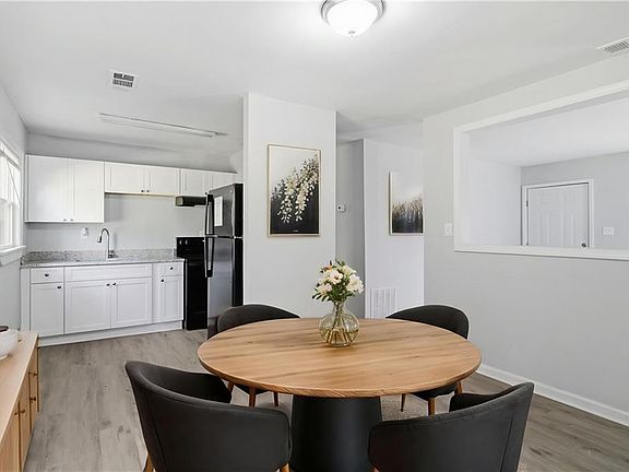 5th image of 333 Argus Cir NW