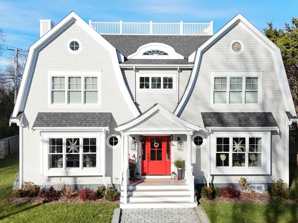 4 Leslie Street, Woods Hole, MA 02543
