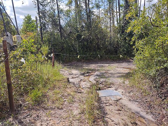 5th image of 17608 La Fontain Dr
