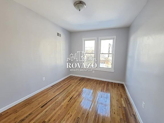 3rd image of 37 Aldine St Floor 2