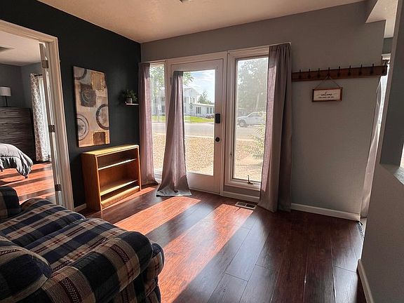 5th image of 1031 N Lincoln Ave