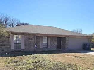 104 Briar Ln, Waxahachie, TX 75165