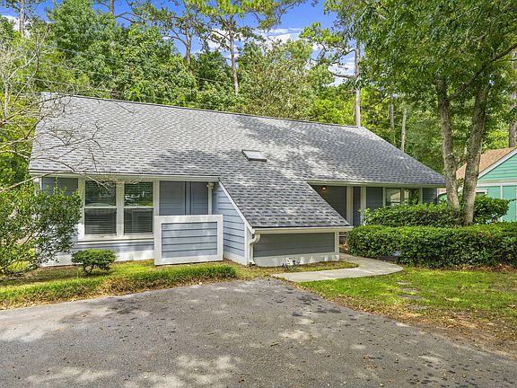 3rd image of 1124 Honeysuckle Ct