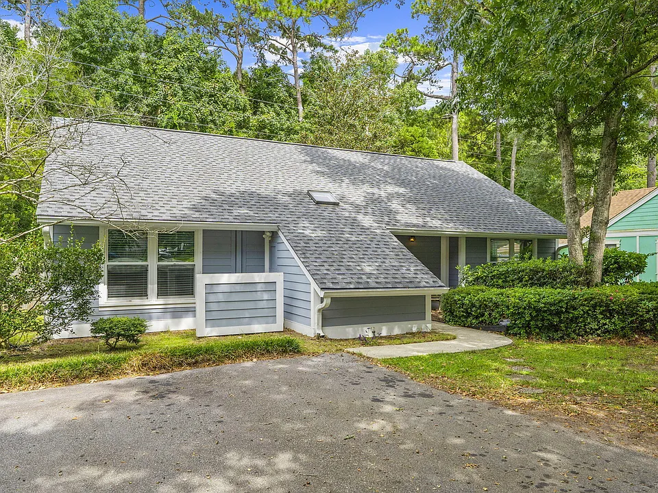 1124 Honeysuckle Ct