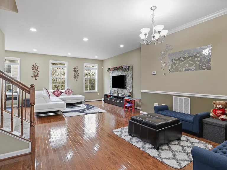 25097 Croxley Green Sq — Photo 8