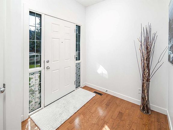 2nd image of 80 E Cranridge Cres SE