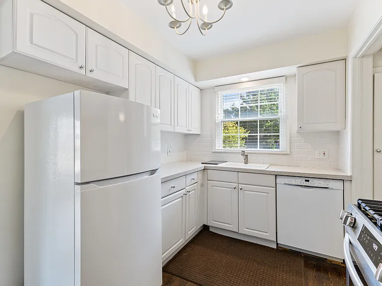 2615 Kenmore Rd — Photo 5