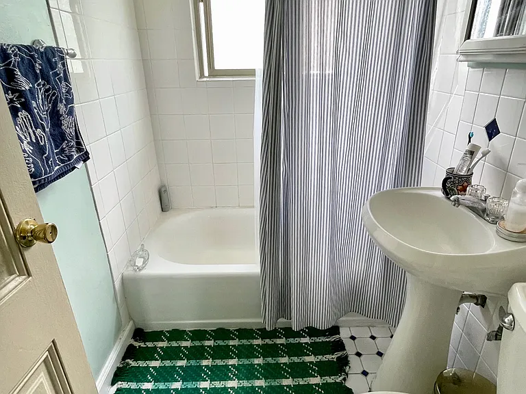 1930 Haste St #B — Photo 15
