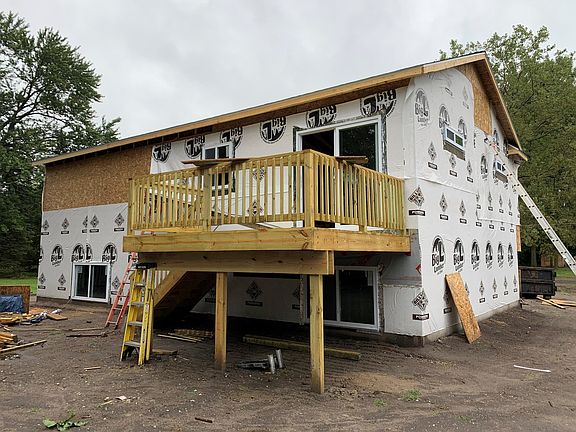 3rd image of 931 Kusterer Ave NW