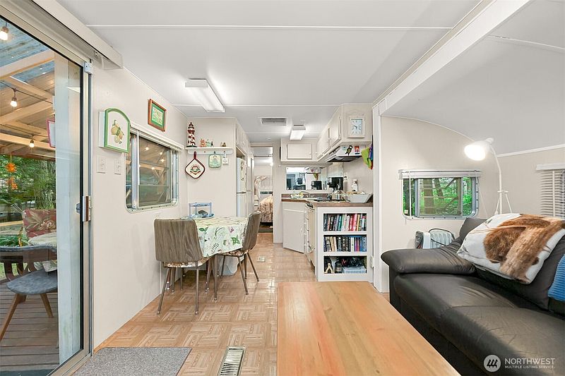 4th image of 1107 Birch Lane