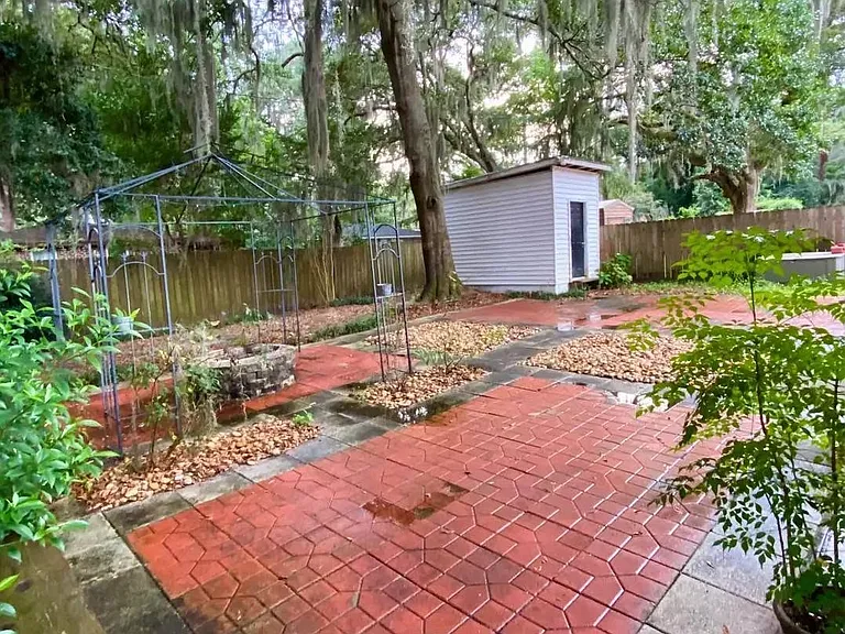 2429 Riviera Dr — Photo 4