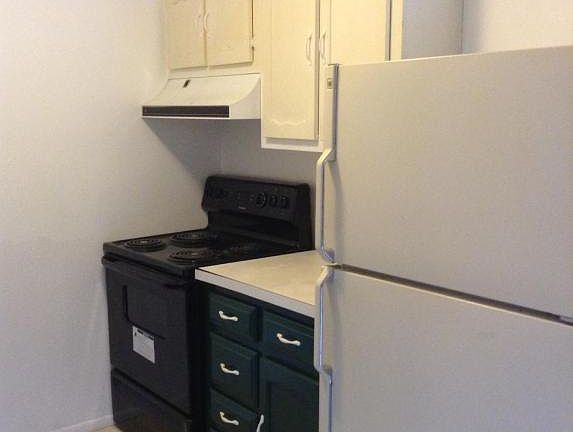 3rd image of 878A Balmoral Ct