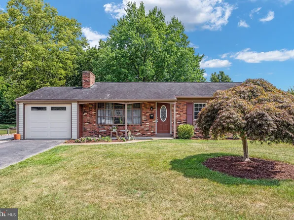 11007 Coventry Ln, Hagerstown, MD 21740