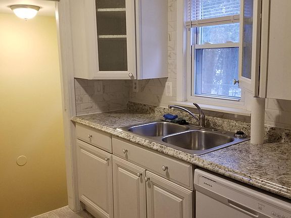 3rd image of 3906 Shelby Ct