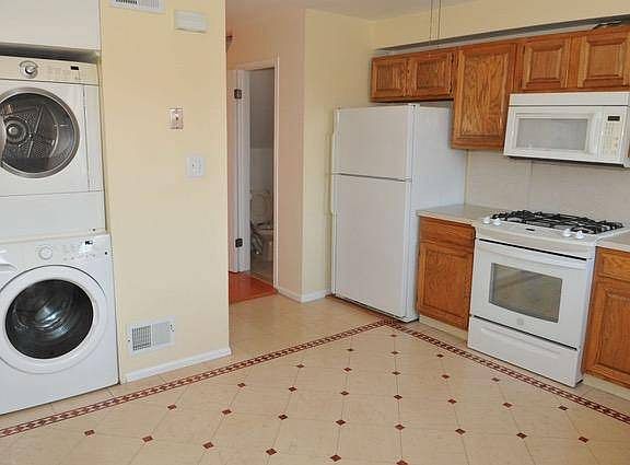 3rd image of 262 Edgewater St #2