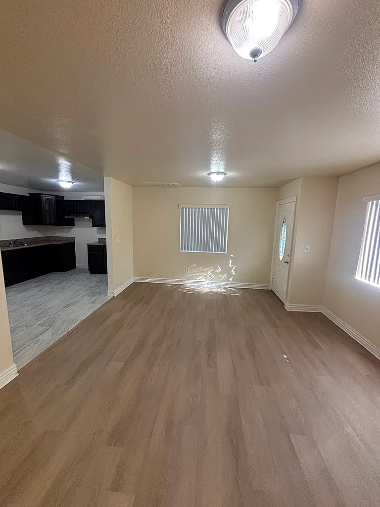4 bed, 1000 sqft, $3,500 — Photo 4