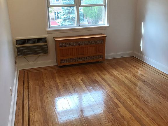 3rd image of 2031 26th St #2