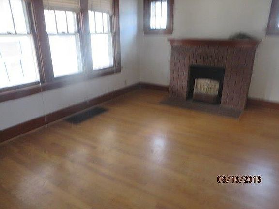3rd image of 118 N Washington St