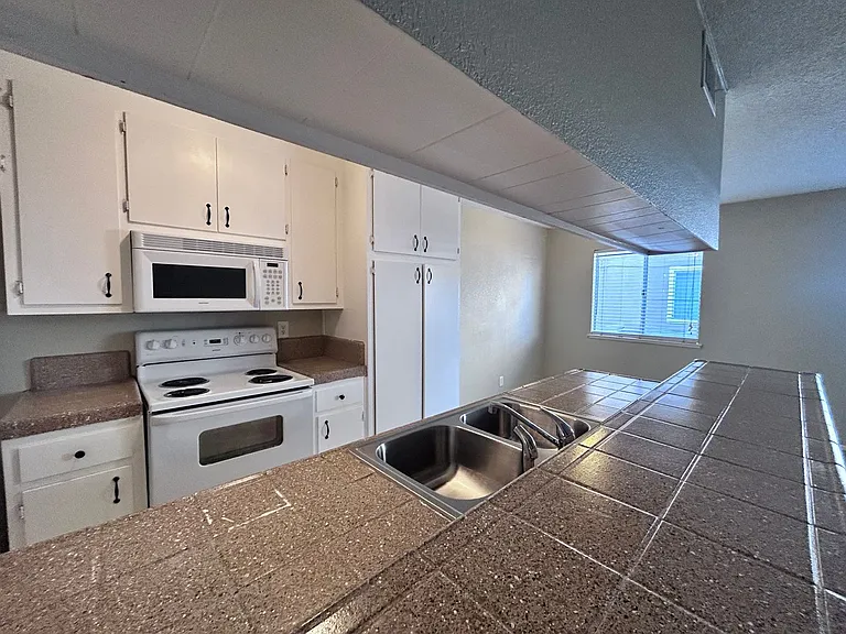 7408 Franklin Blvd #2 — Photo 4