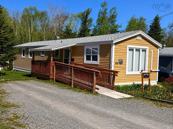 84 Bendix St, Cape Breton, NS B1V 3C3