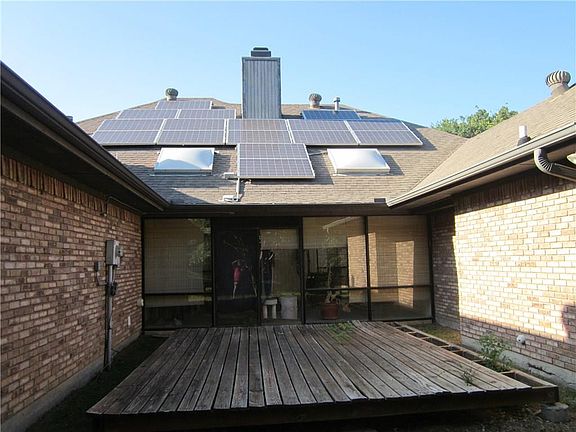 3rd image of 2102 Hillridge Ct