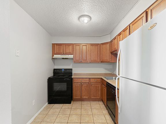 4th image of 61-1603 Hurdis St