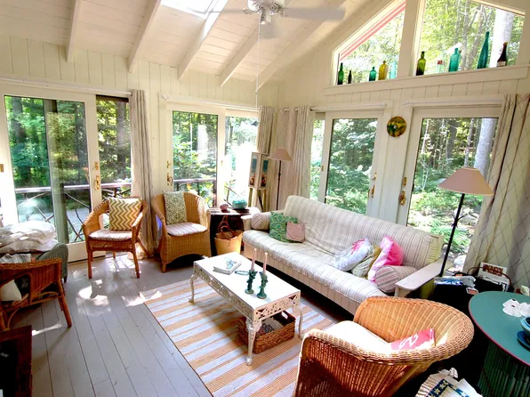 29 Maple Street, Northport, ME 04849