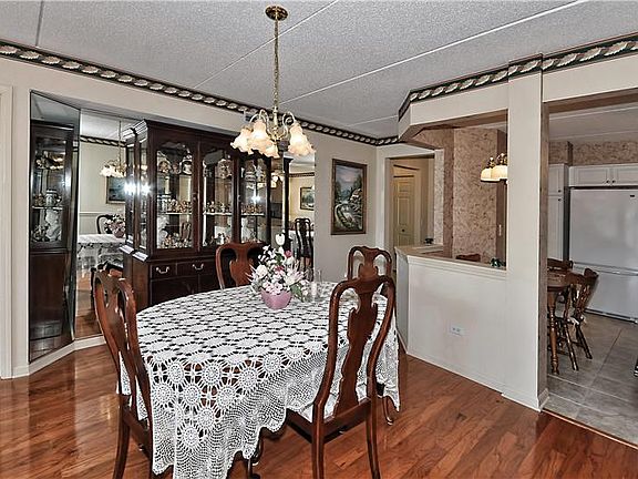 5th image of 7011 W Touhy Ave