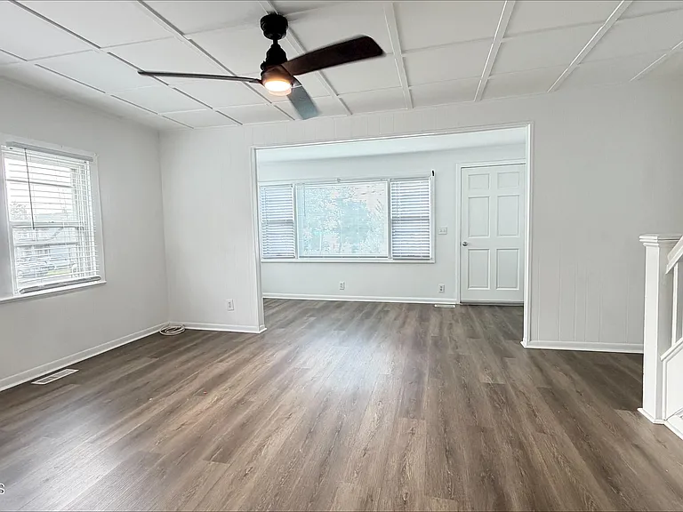 104 Burlington Ave — Photo 12
