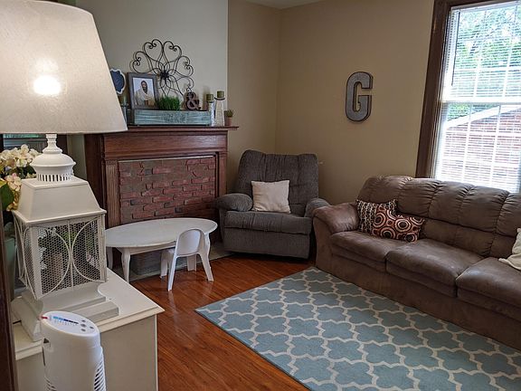 Living room Pic 2